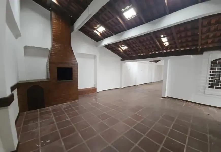3 quartos e piso de madeira ou laminado: casa de 200 m² — photo 9