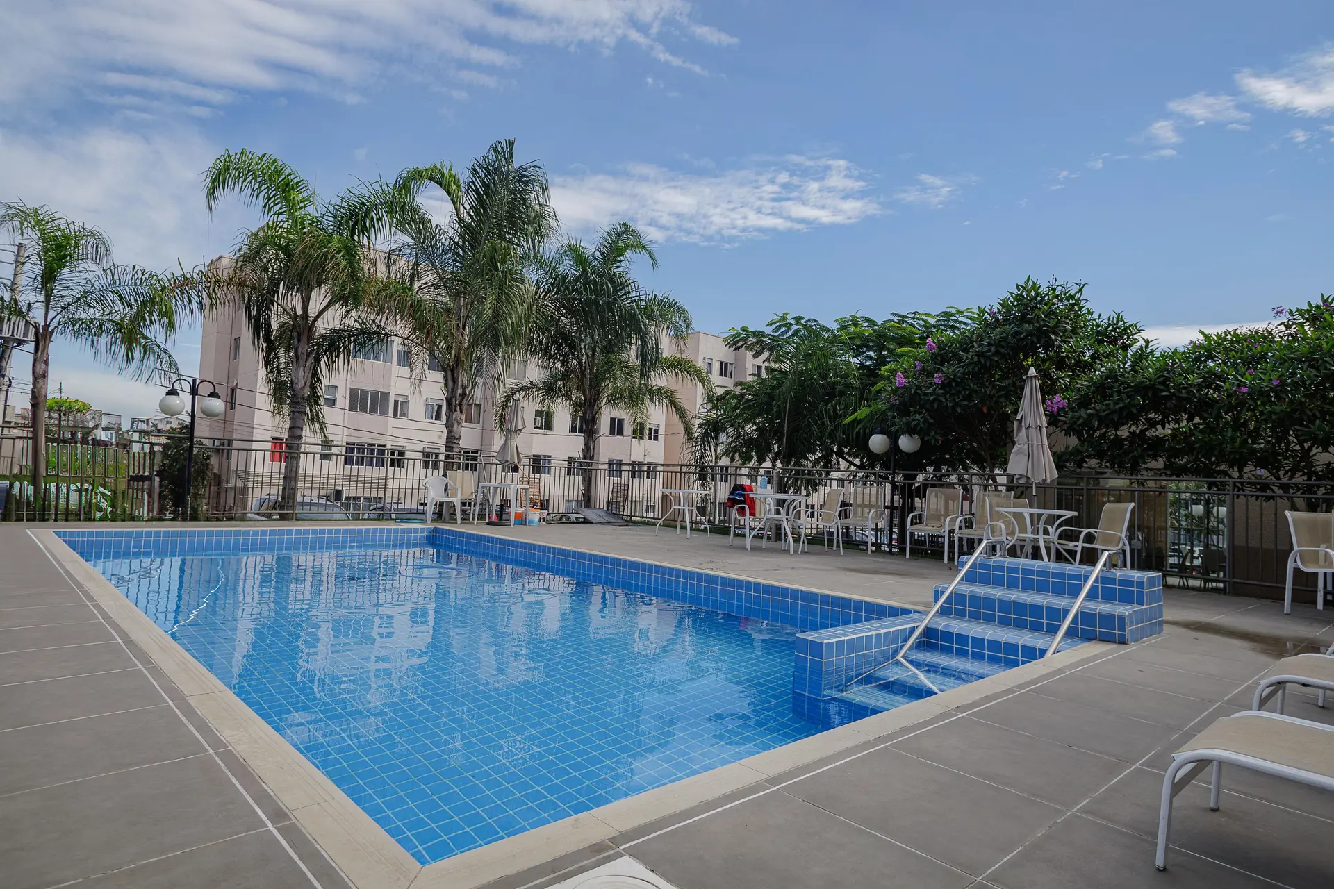 2-bedroom apartment with an open-air pool area — photo 20