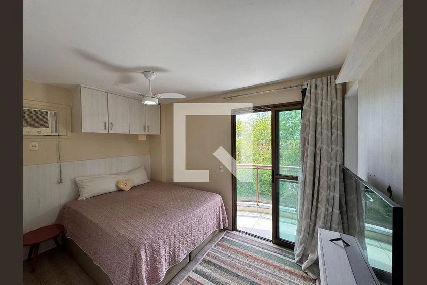 3-bedroom apartment with a glass-enclosed balcony — photo 36