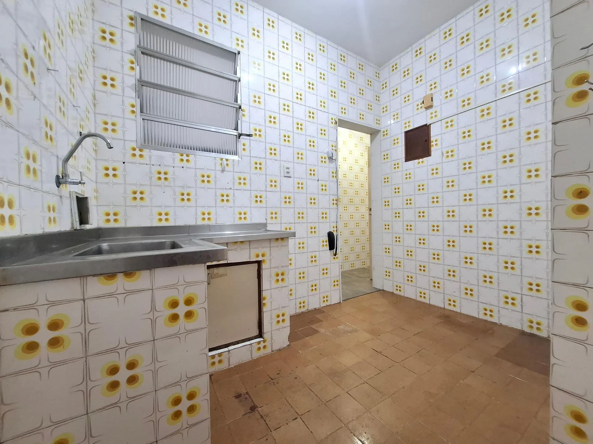 Unfurnished 3-bedroom apartment with 3 bathrooms — photo 7