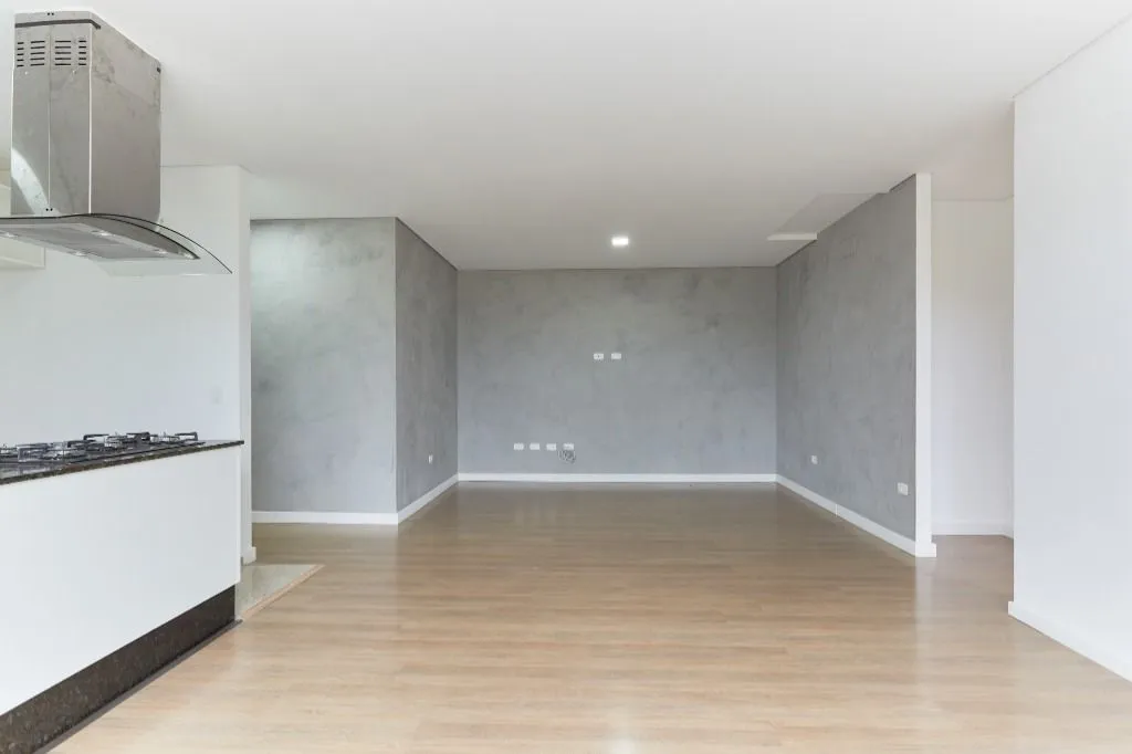 Furnished 2-bedroom apartment with an open-plan kitchen — photo 31