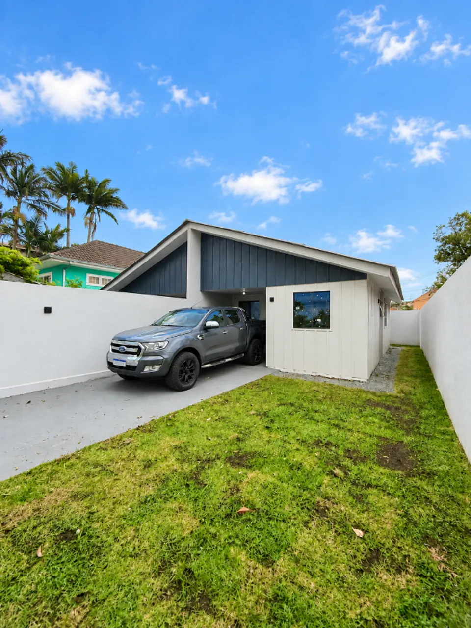 Wood or laminate floors in a 3-bedroom house, 55 m²