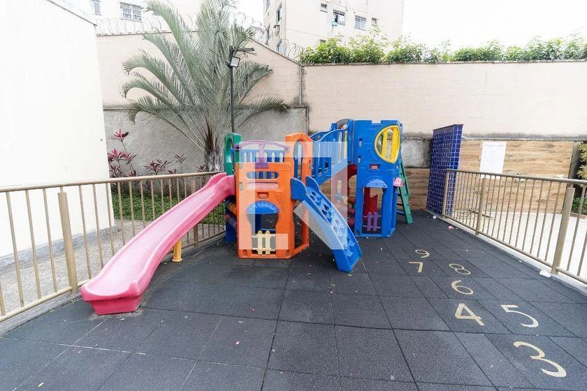 2-bedroom apartment in a building with a pool — photo 30