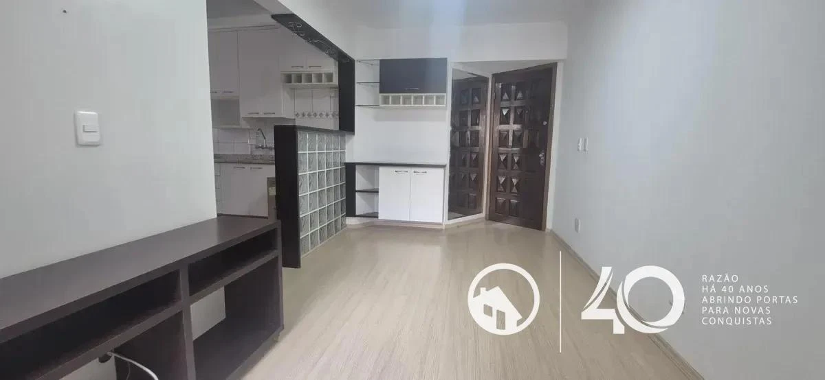 2-bedroom apartment with wood or laminate floors in Curitiba — photo 9