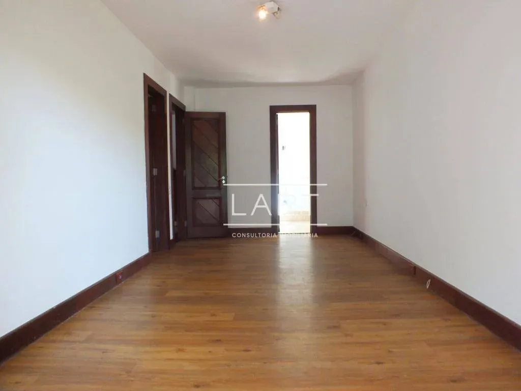 House with 4 bedrooms and 5 bathrooms, 962 m² and 2 parking — photo 33