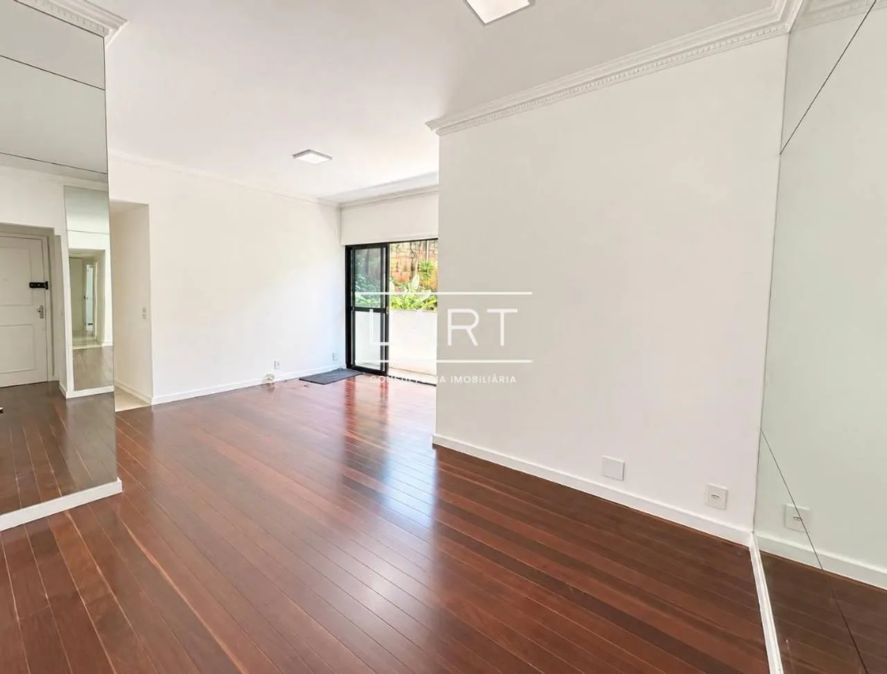Apartment on the 6th floor with a glass-enclosed balcony — photo 6
