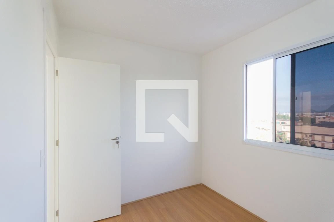 2-bedroom apartment with open-plan kitchen and living room — photo 25