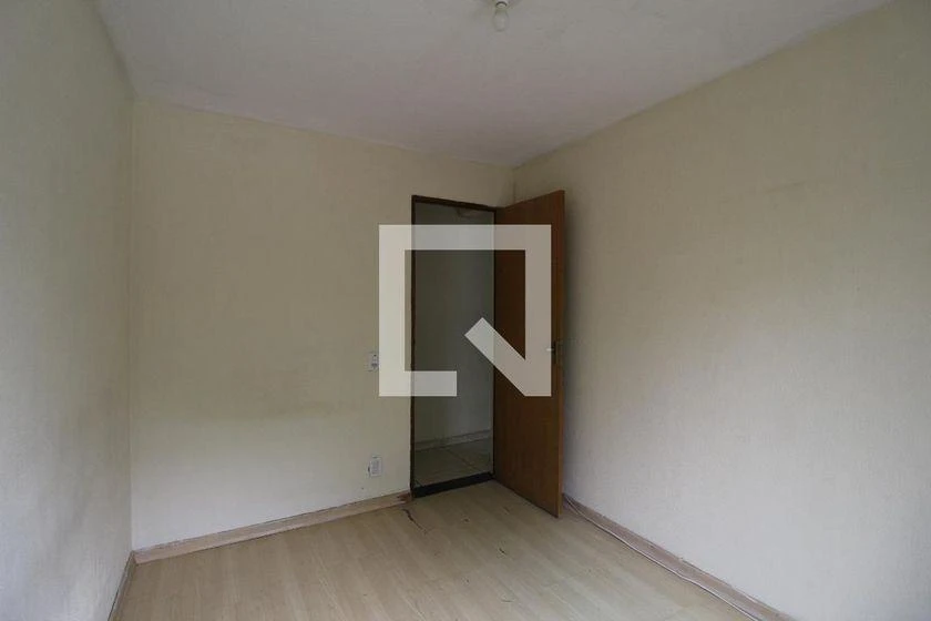 3-bedroom apartment in a building with a pool — photo 17
