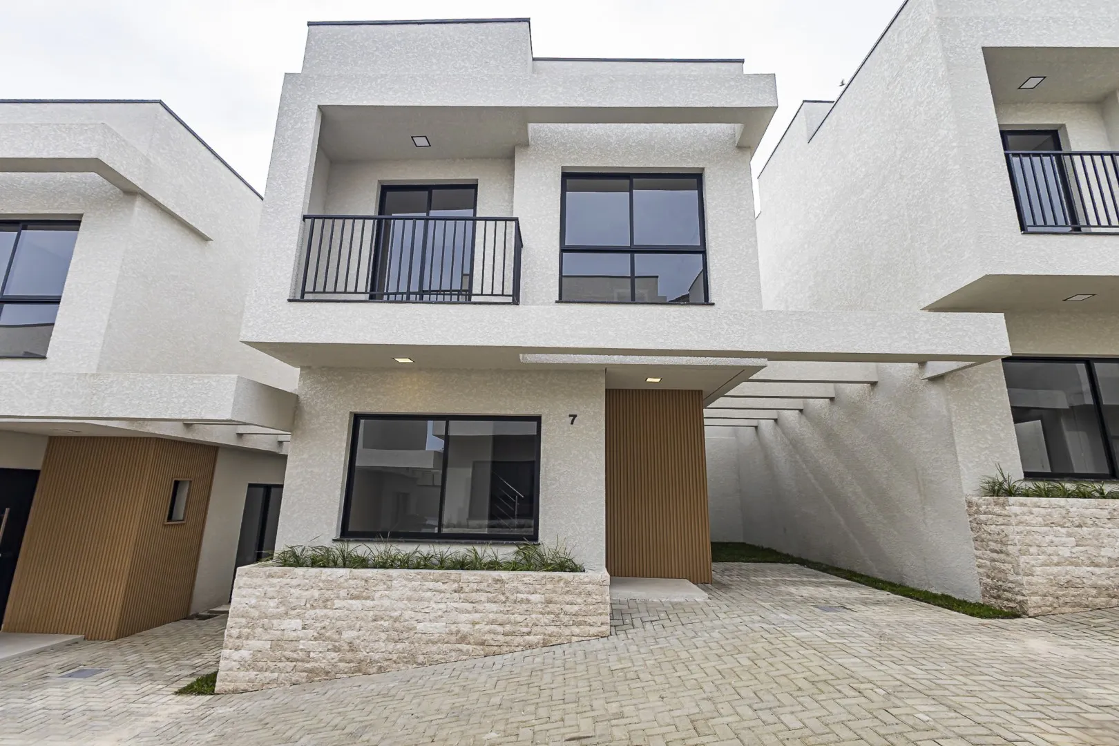 House with 3 bedrooms, 3 baths and 2 parking spots — photo 38