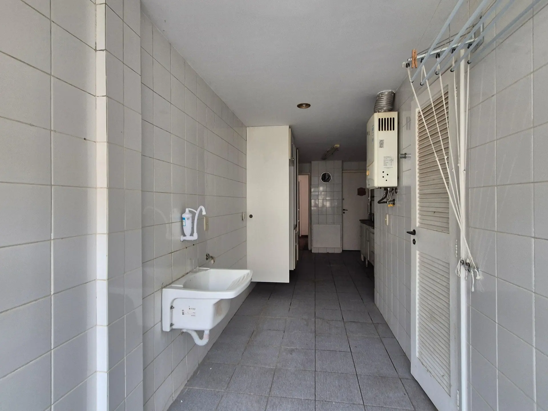Rental apartment with 4 bedrooms and 3 en-suite baths — photo 36