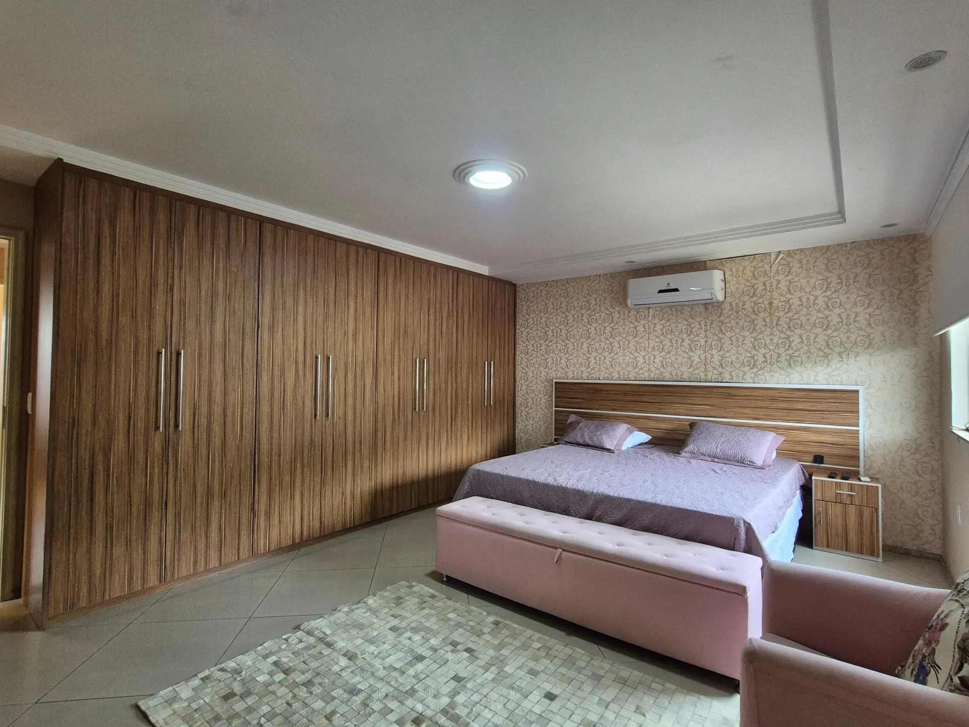 Jacuzzi in a 3-bedroom house, 400 m² — photo 10