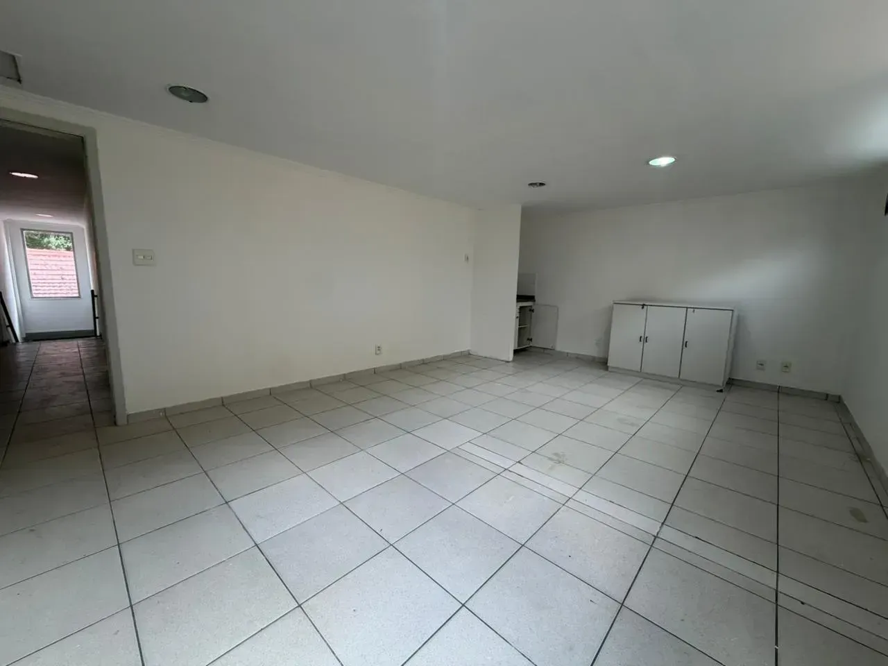 Unfurnished house with 4 bedrooms and built-in kitchen — photo 20
