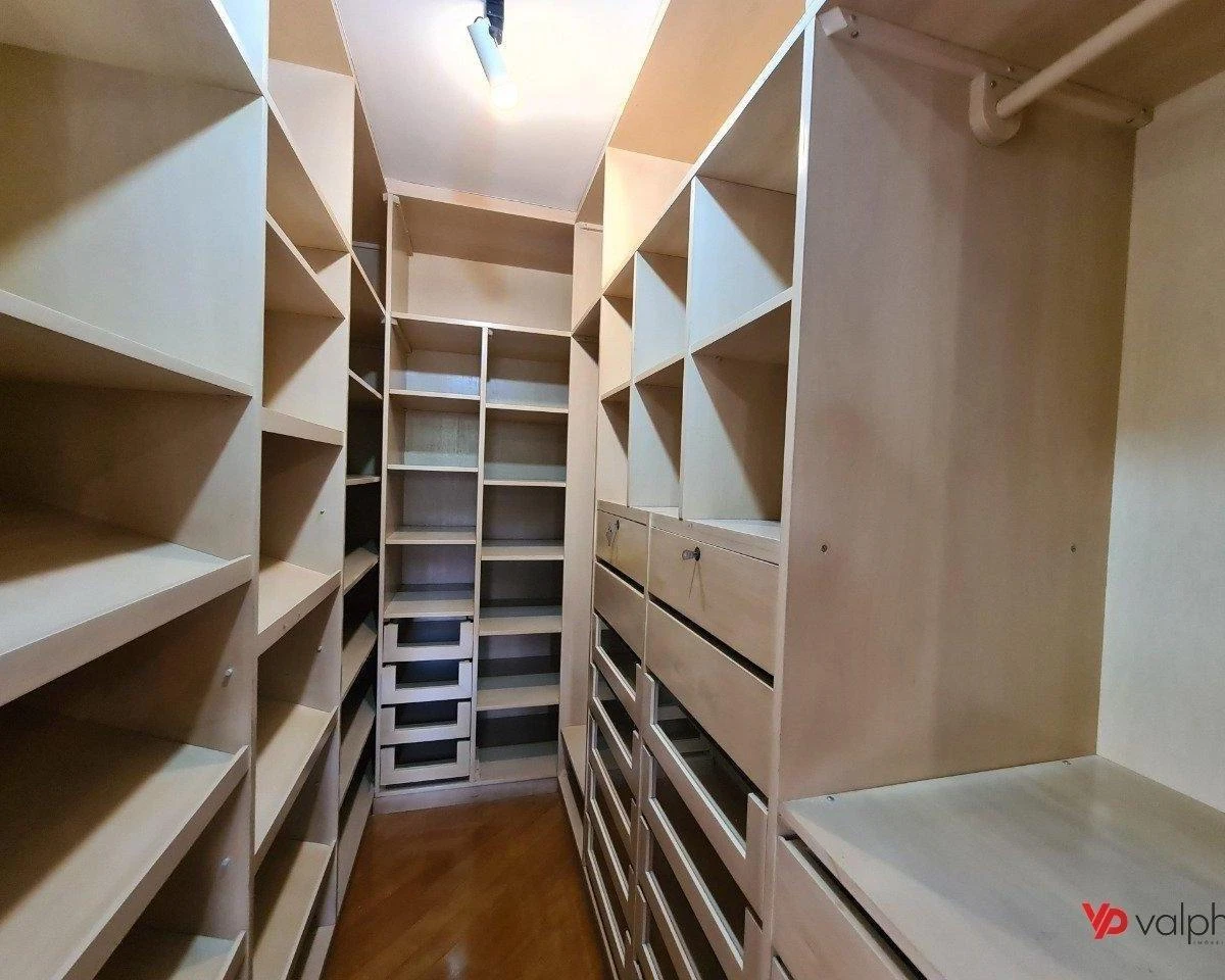 Condo house with 3 bedrooms and 5 bathrooms — photo 37