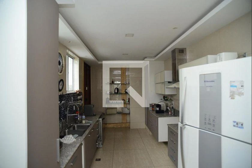 5-bedroom house with a water view — photo 25