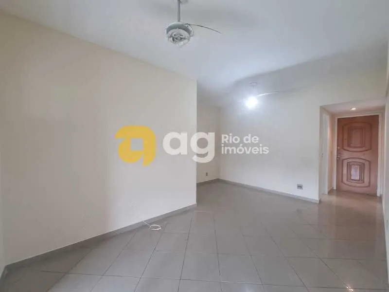 Apartamento com 2 quartos, 2 banheiros e varanda — photo 8