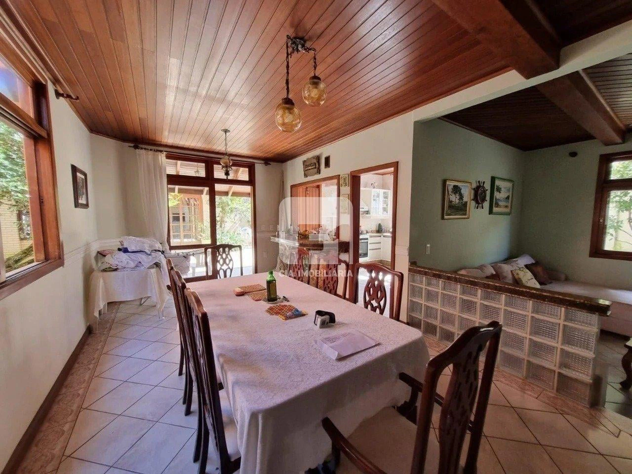 Casa de 5 dormitorios con balcón cerrado con vidrio — photo 9