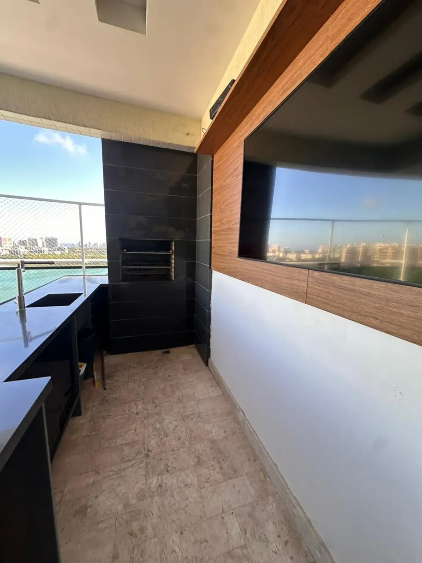 Apartment with balcony and built-in grill — photo 13