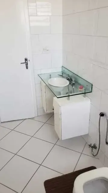 2-bedroom apartment with a gas stove kitchen — photo 9