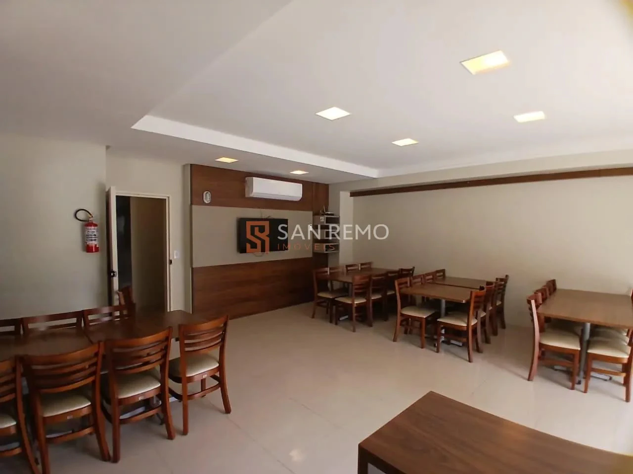 3-bedroom apartment in a building with a pool — photo 16
