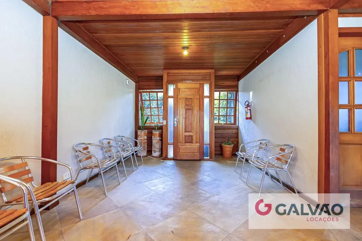 Casa sin amueblar con 3 dormitorios, cocina cerrada y balcón — photo 3