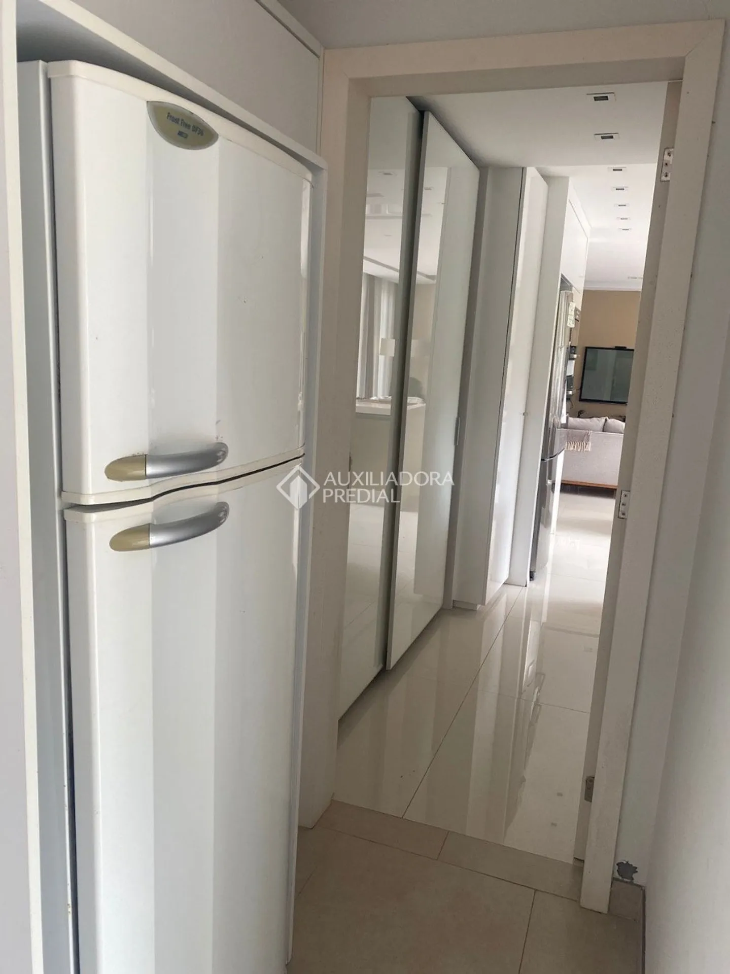 Furnished 250 m² house with 3 bedrooms and 5 bathrooms — photo 14