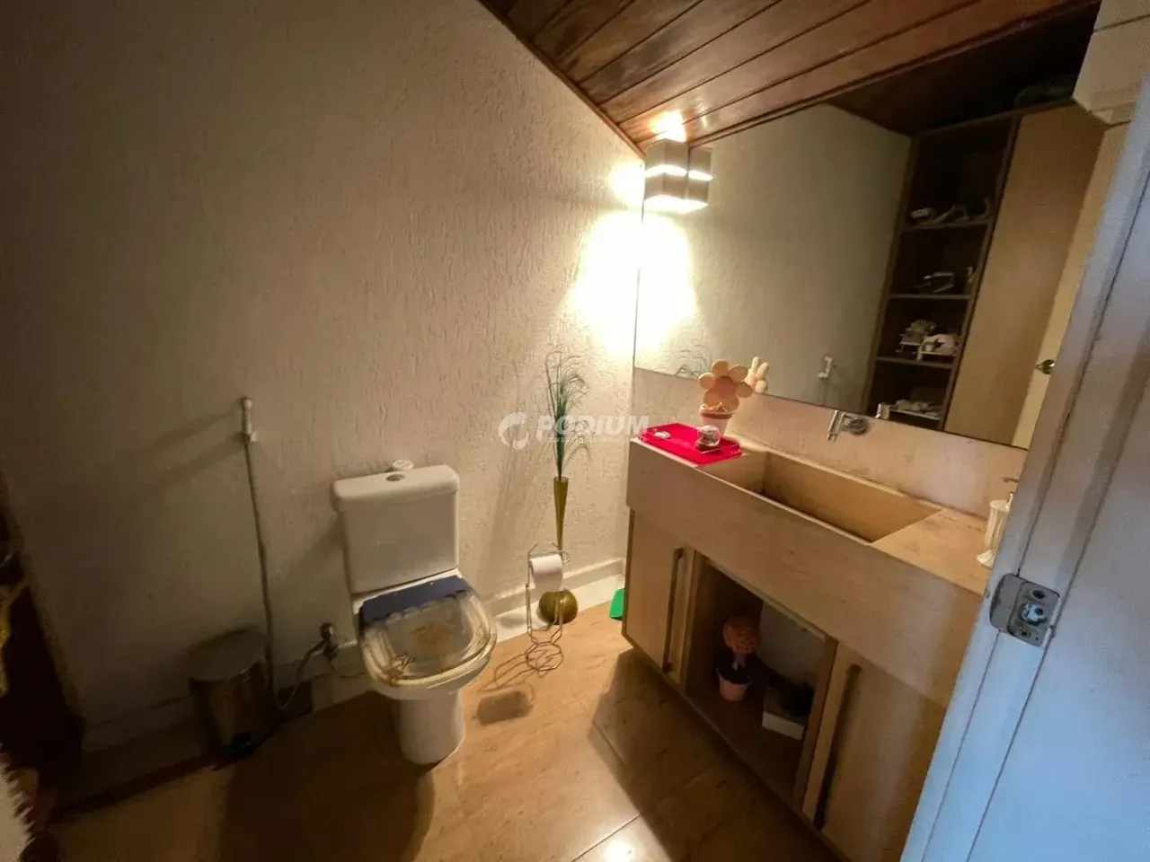 Furnished house with 5 bedrooms and an open-plan kitchen — photo 13