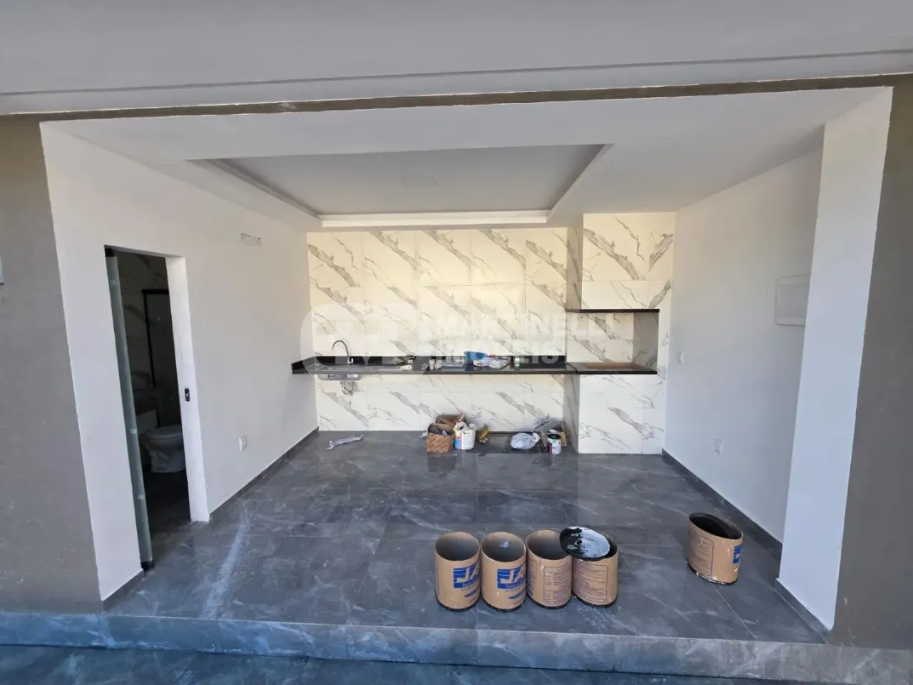 Unfurnished 4-bedroom house with open-plan kitchen — photo 2