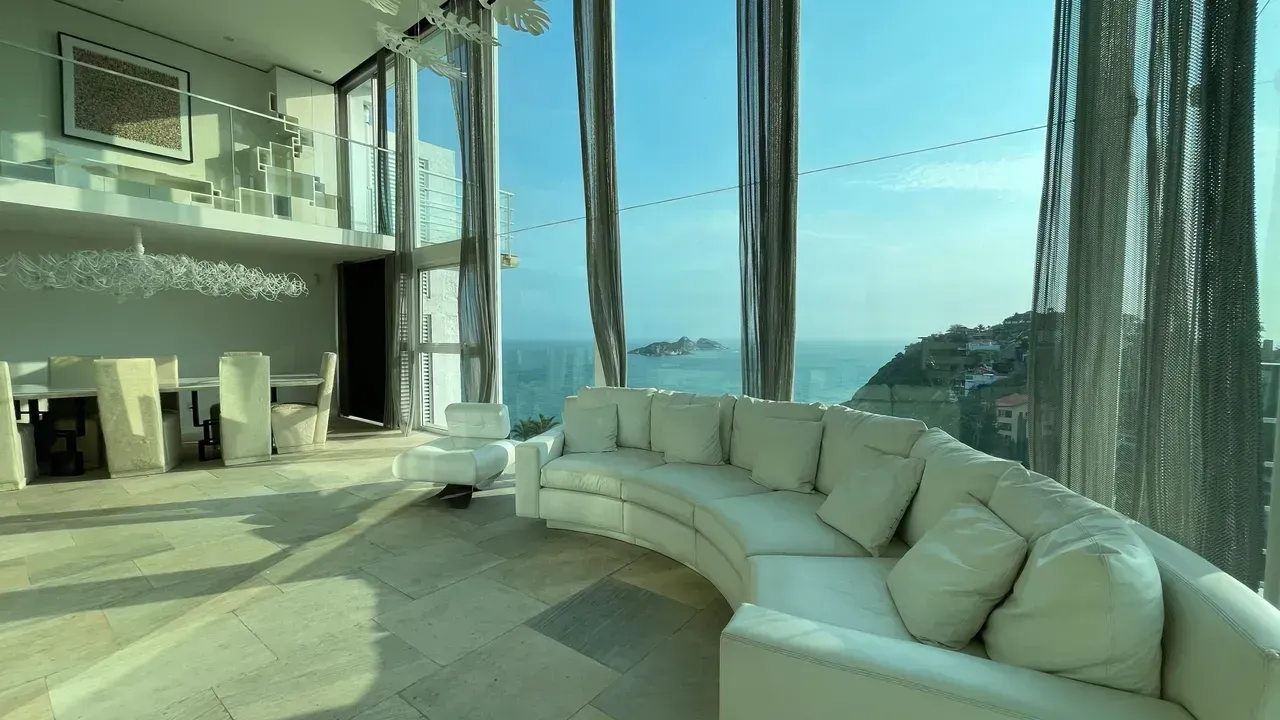 Unfurnished 3-bedroom, 3-bath house with a balcony — photo 19