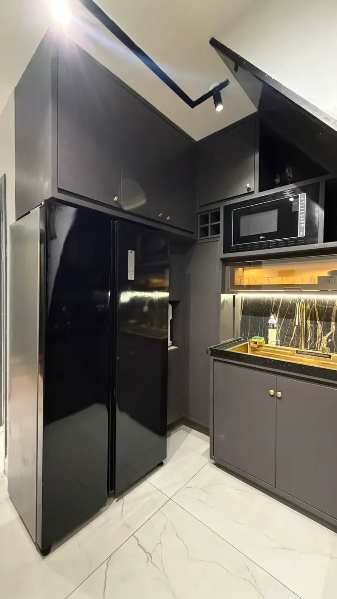 3-bedroom apartment with a grill on the balcony — photo 19