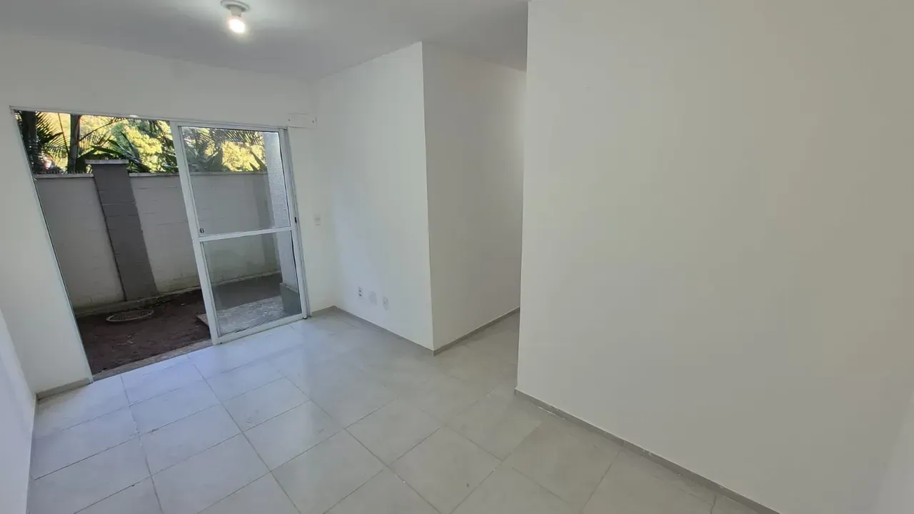 Apartamento sem mobília com 2 quartos e quintal — photo 2