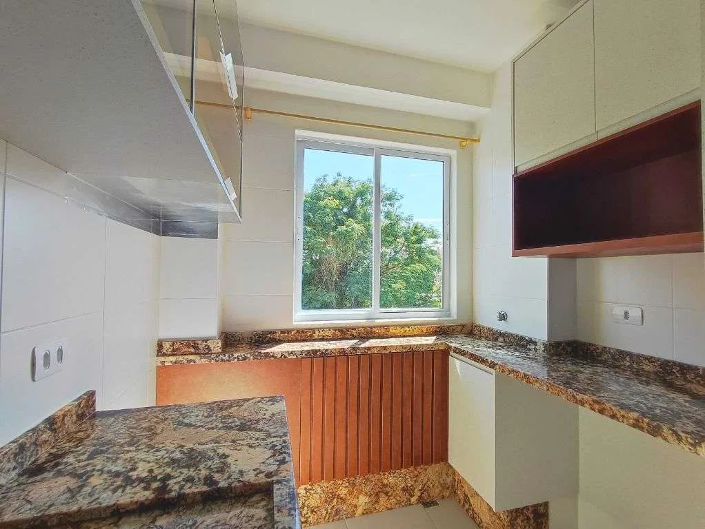 2-bedroom apartment with wood or laminate floors in Curitiba — photo 5