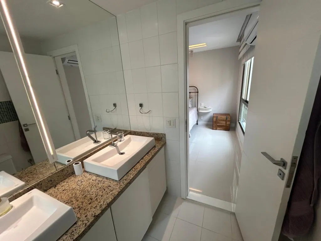 179 m² furnished apartment with 3 en-suites and 4 baths — photo 18