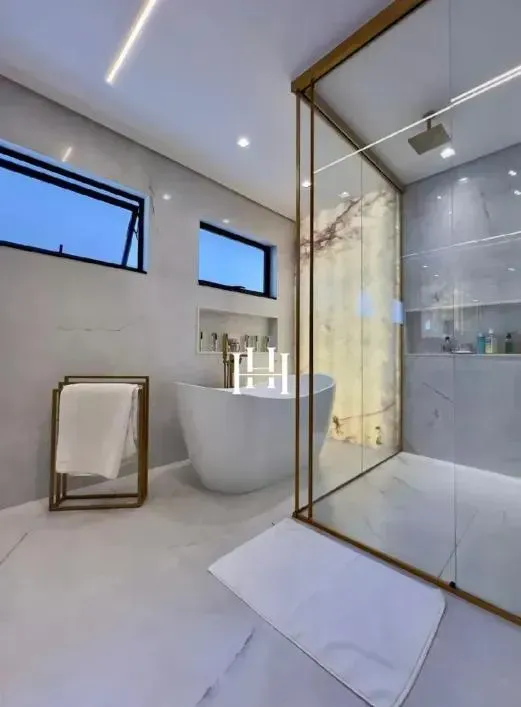 Furnished house, 800 m², with a bathtub — photo 28