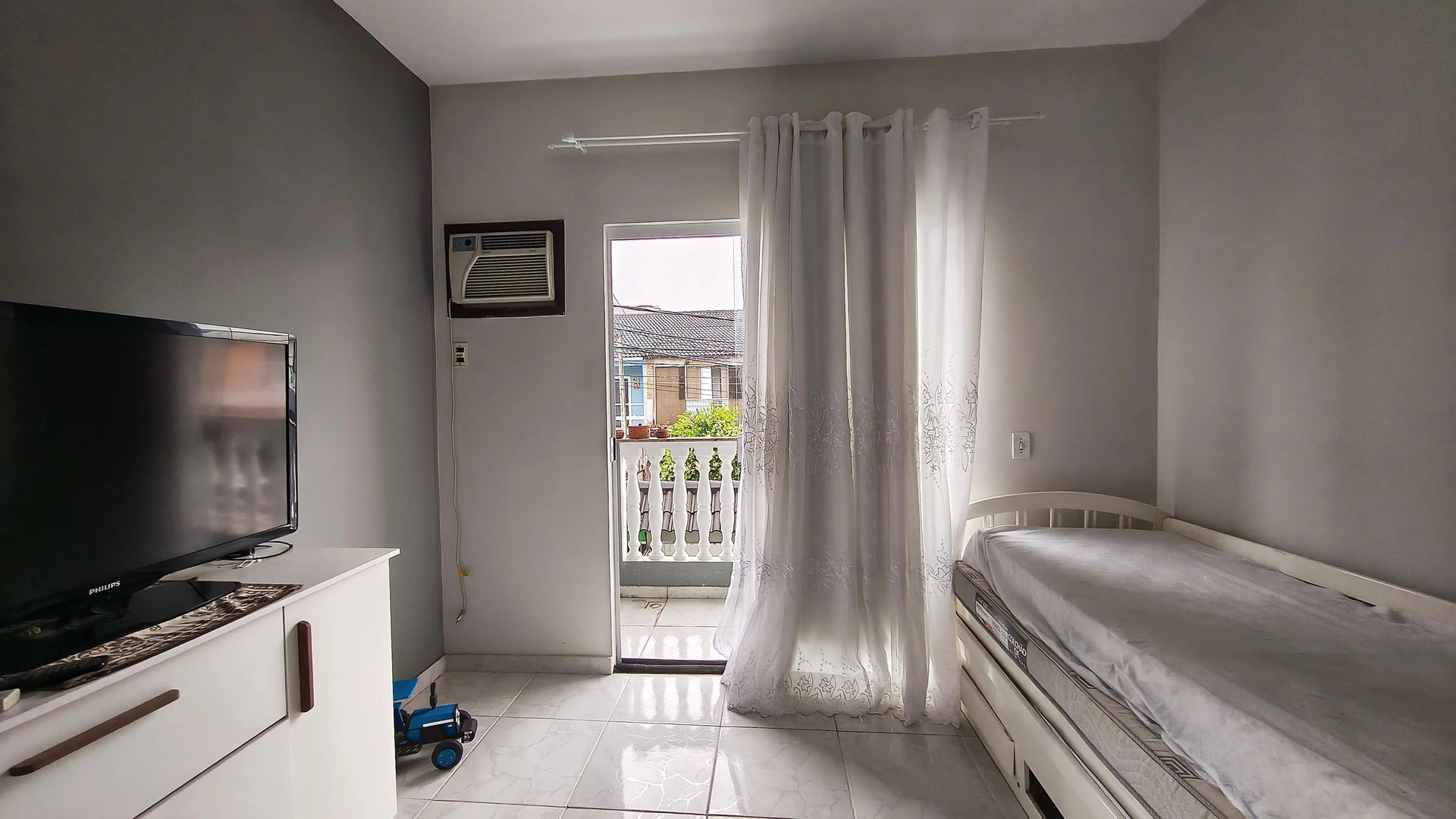 Casa con 4 dormitorios, 3 baños y jardín privado — photo 6