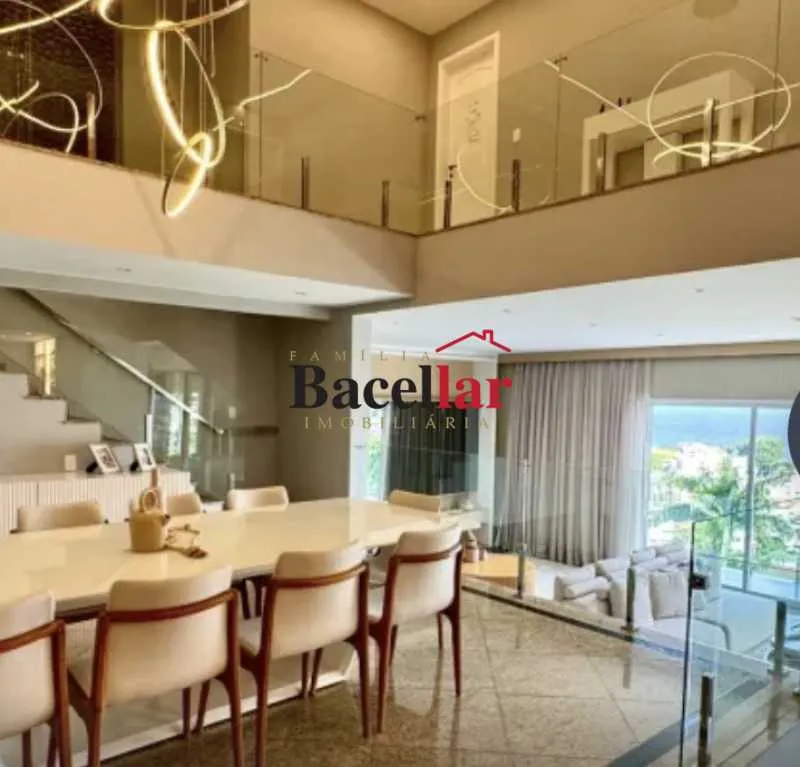 Floor-to-ceiling windows in a 5-bedroom house, 768 m² — photo 12