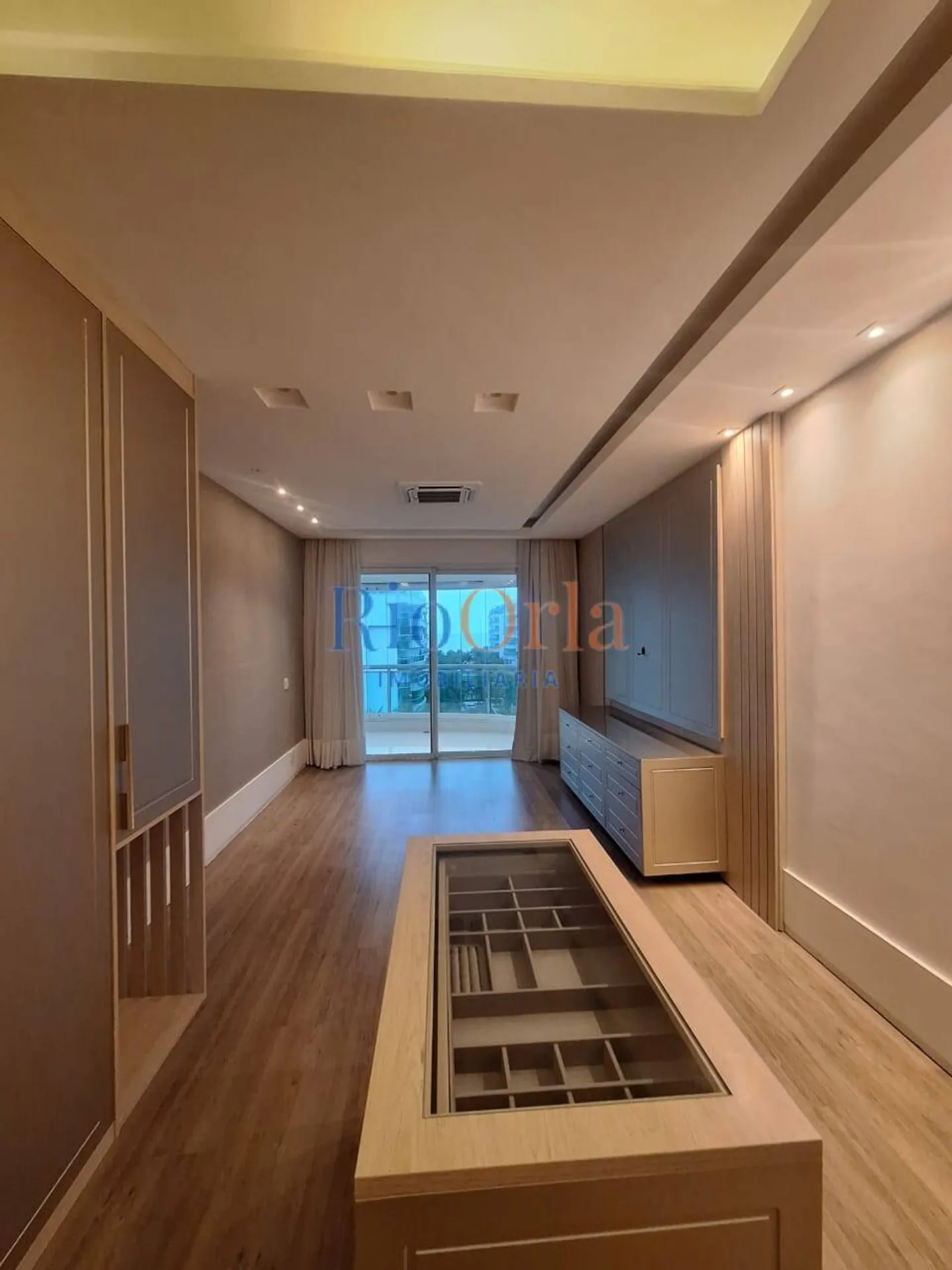 Furnished apartment with 4 bedrooms and 5 bathrooms — photo 22