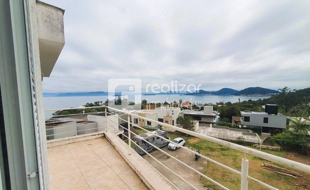 Bañera y 3 dormitorios: casa de 718 m² — photo 7