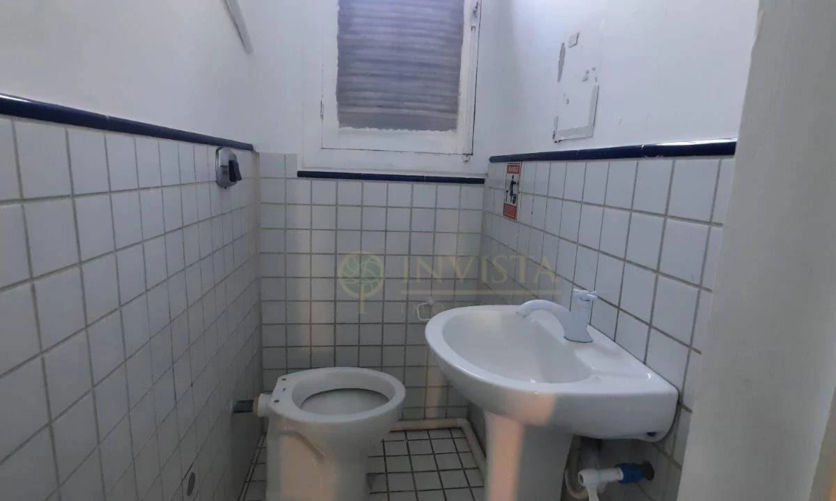 Комерційний будинок з 11 спальнями і 2 ванними — photo 28