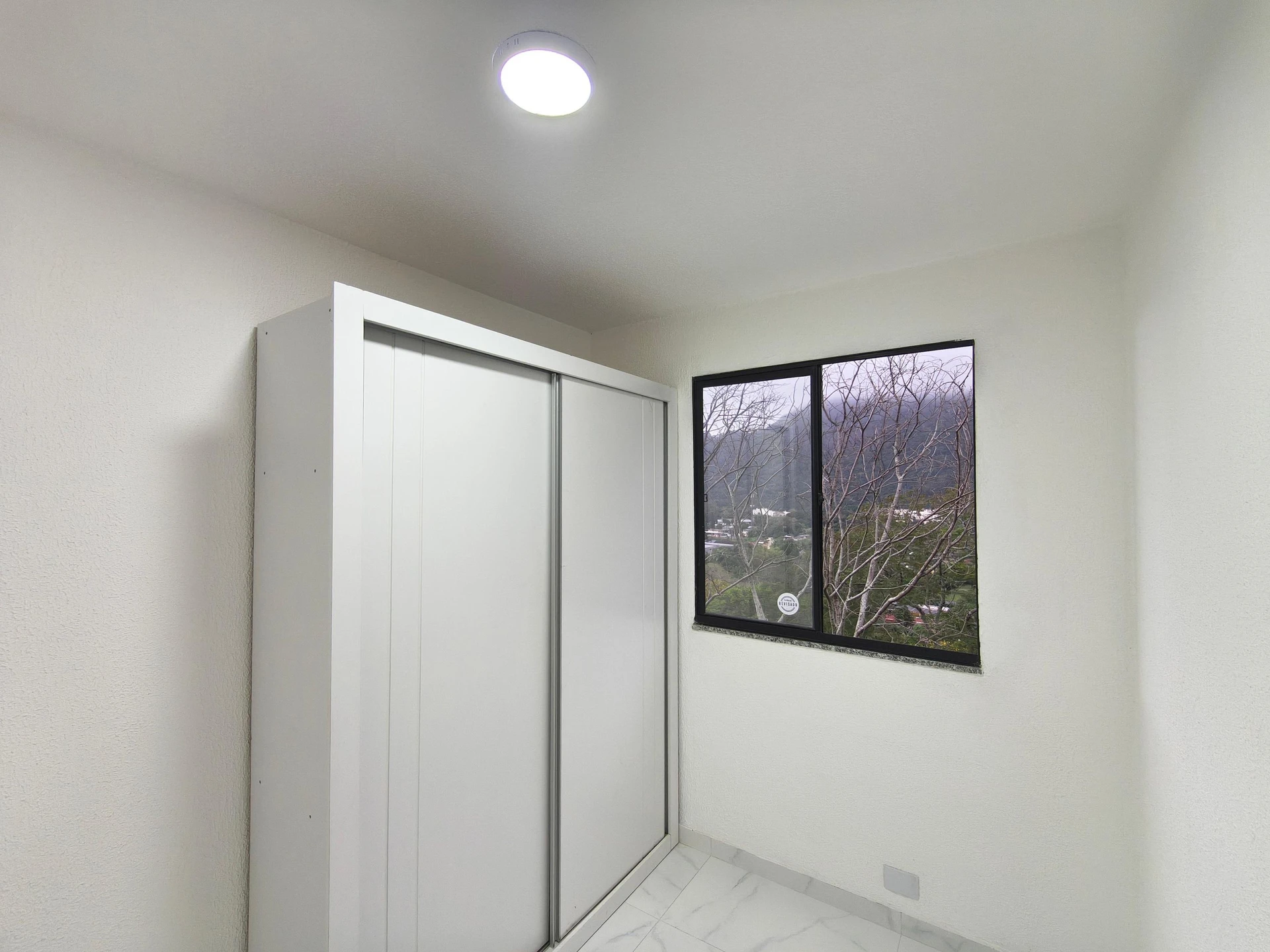 Apartamento mobiliado com 2 quartos, 1 banheiro e varanda — photo 69