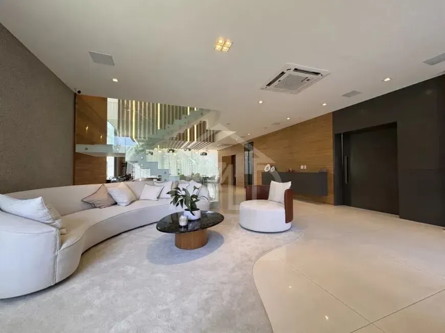 Джакузі та 4 спальні: будинок 800 м² — photo 3