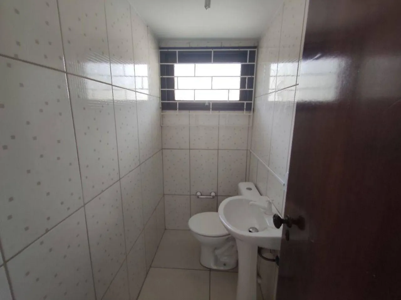 Two-story house with 3 bedrooms and 2 bathrooms — photo 4