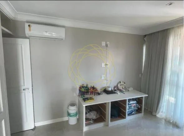 4-bedroom apartment with a water view — photo 5
