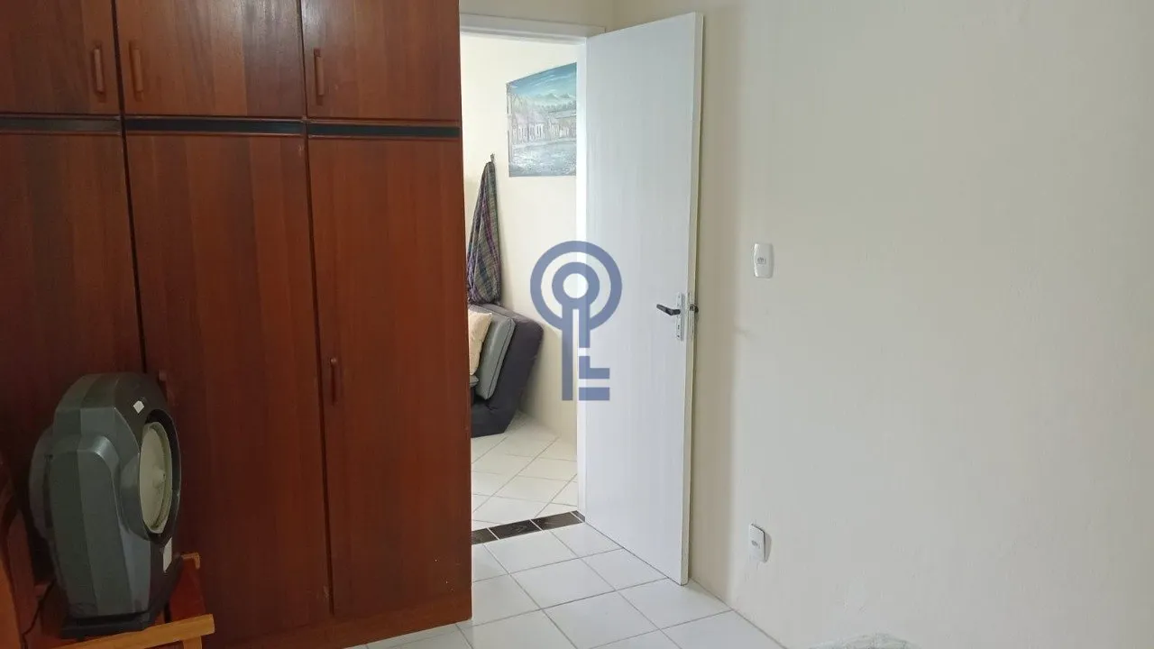 Furnished 1-bedroom apartment with water and mountain views — photo 5