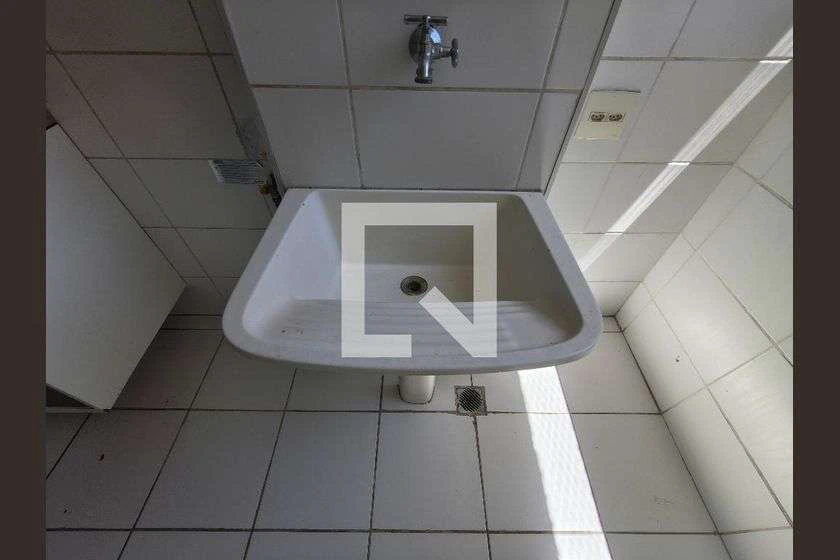 Apartamento de 2 quartos e 1 banheiro com cozinha fechada — photo 10