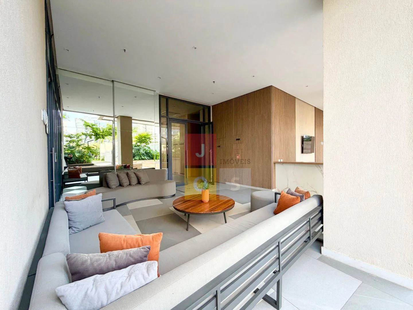 80 m² apartment with 2 bedrooms and a glass balcony — photo 99