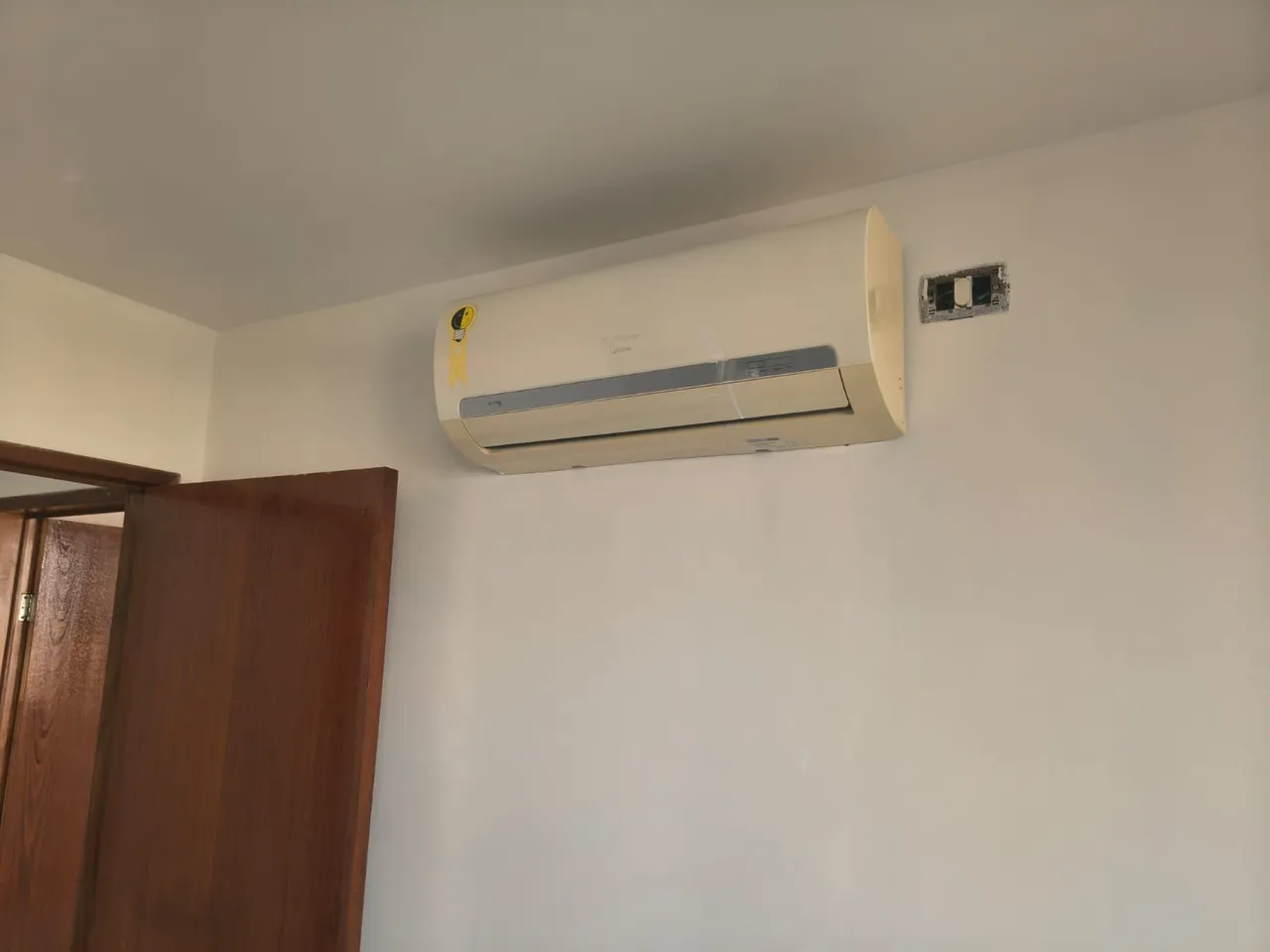 2-bedroom apartment in a building with a gym — photo 5