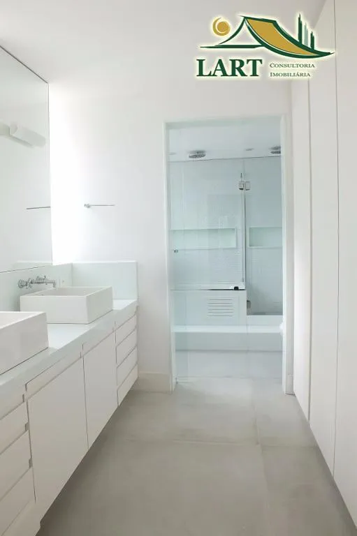 3-bedroom apartment in a building with a pool — photo 14