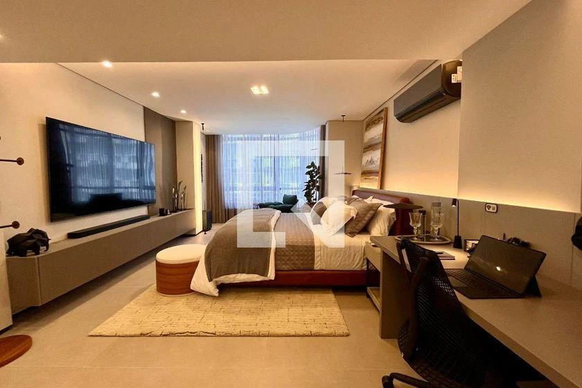 Apartamento de 150 m² com closet e janelas do piso ao teto — photo 4