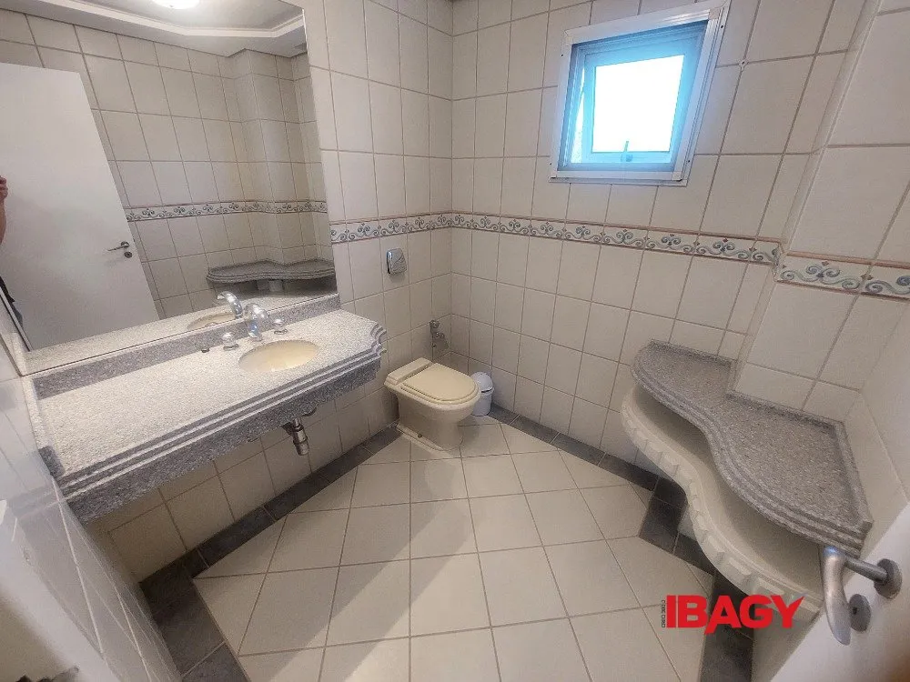 Furnished house with 5 bedrooms on 5200 m² — photo 68