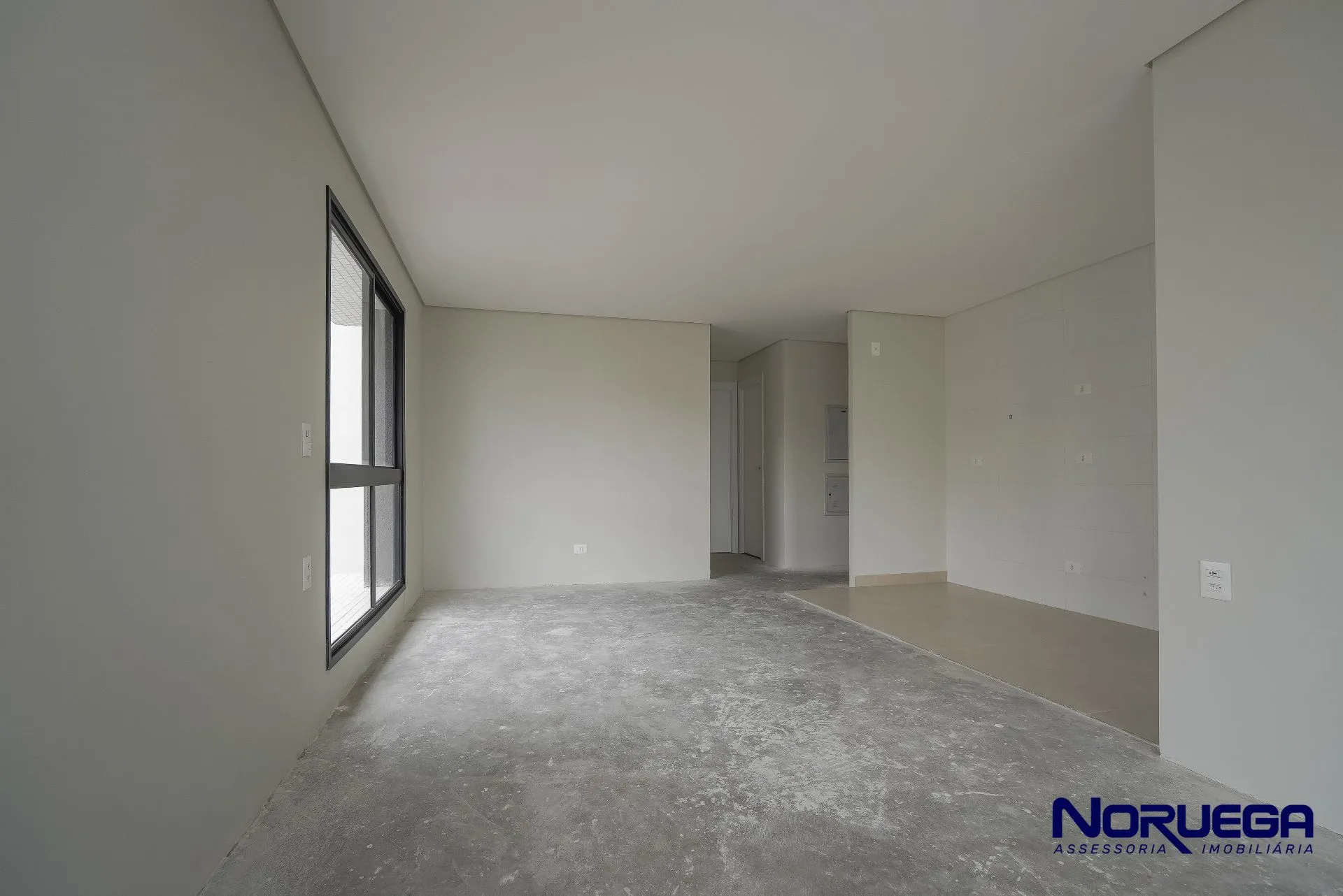 3-bedroom apartment with a glass-enclosed balcony — photo 23